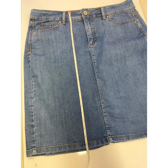 Wrangler Womens Size 12/M Blue Jean Skirt Pockets Back Slit - Picture 8 of 12